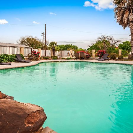 Surestay Hotel By Best Western Floresville Экстерьер фото