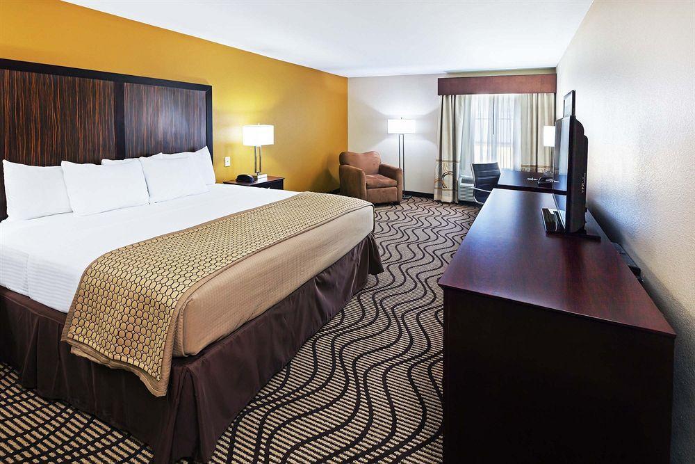 Surestay Hotel By Best Western Floresville Экстерьер фото