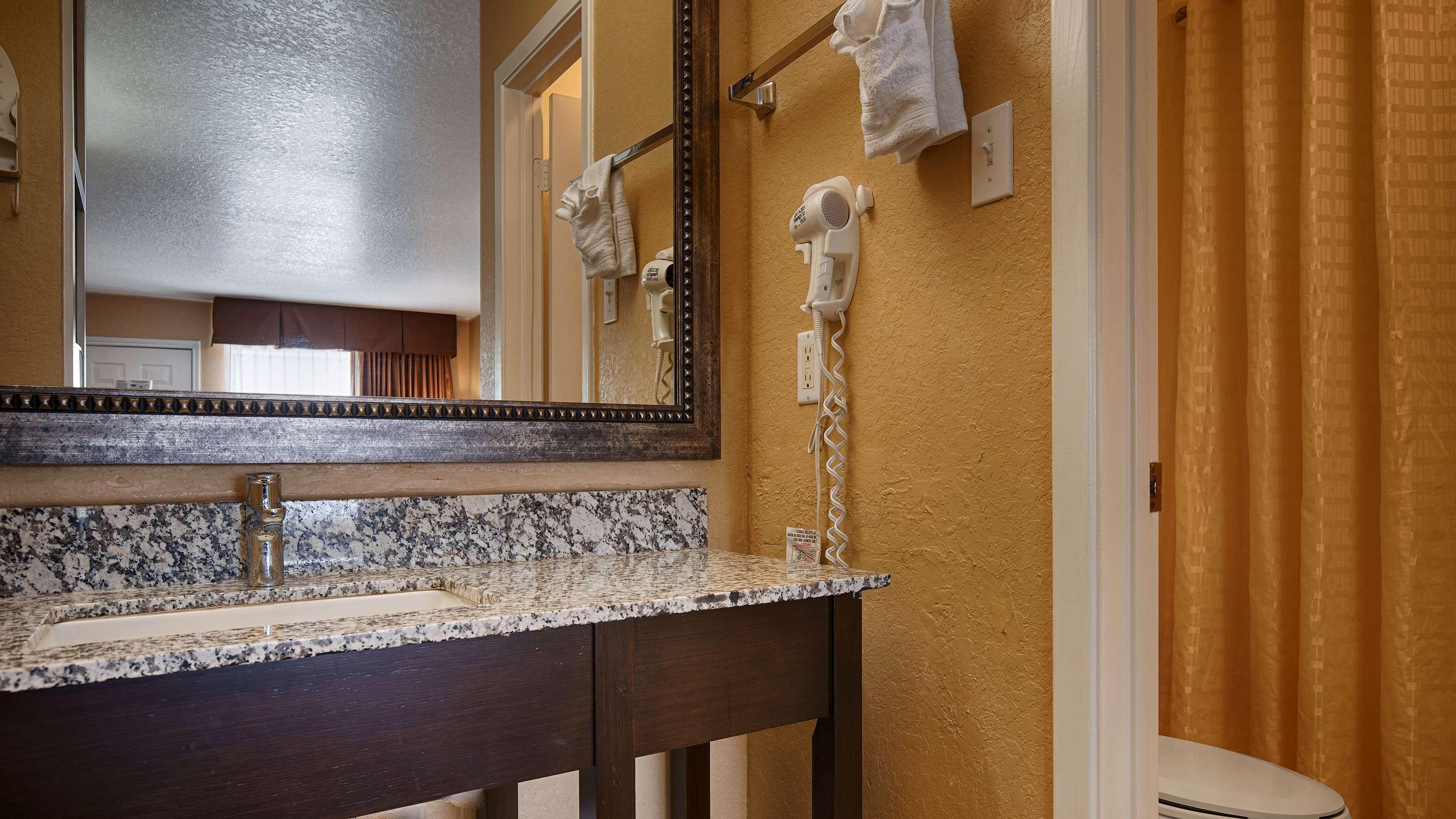 Surestay Hotel By Best Western Floresville Экстерьер фото