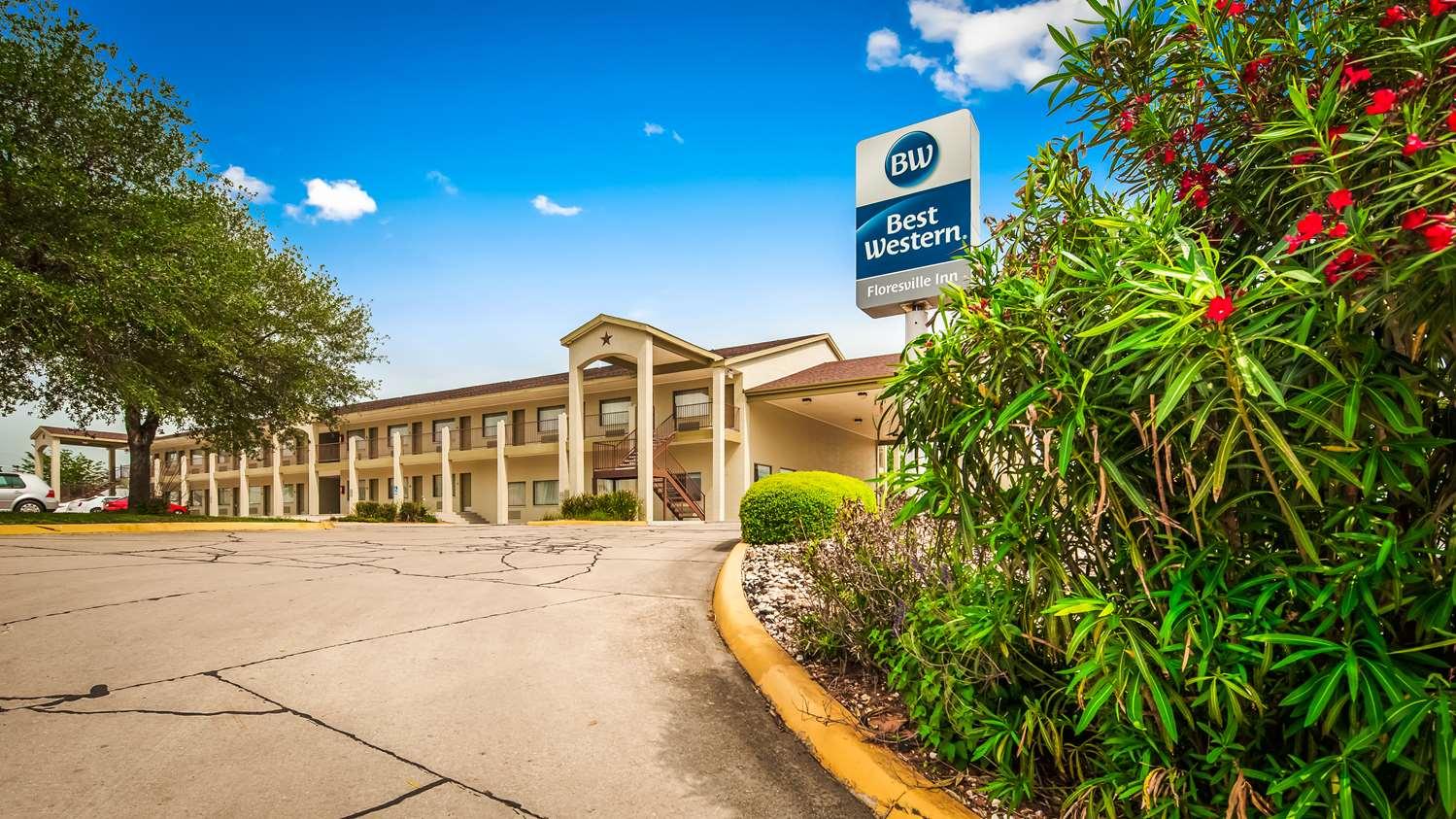 Surestay Hotel By Best Western Floresville Экстерьер фото