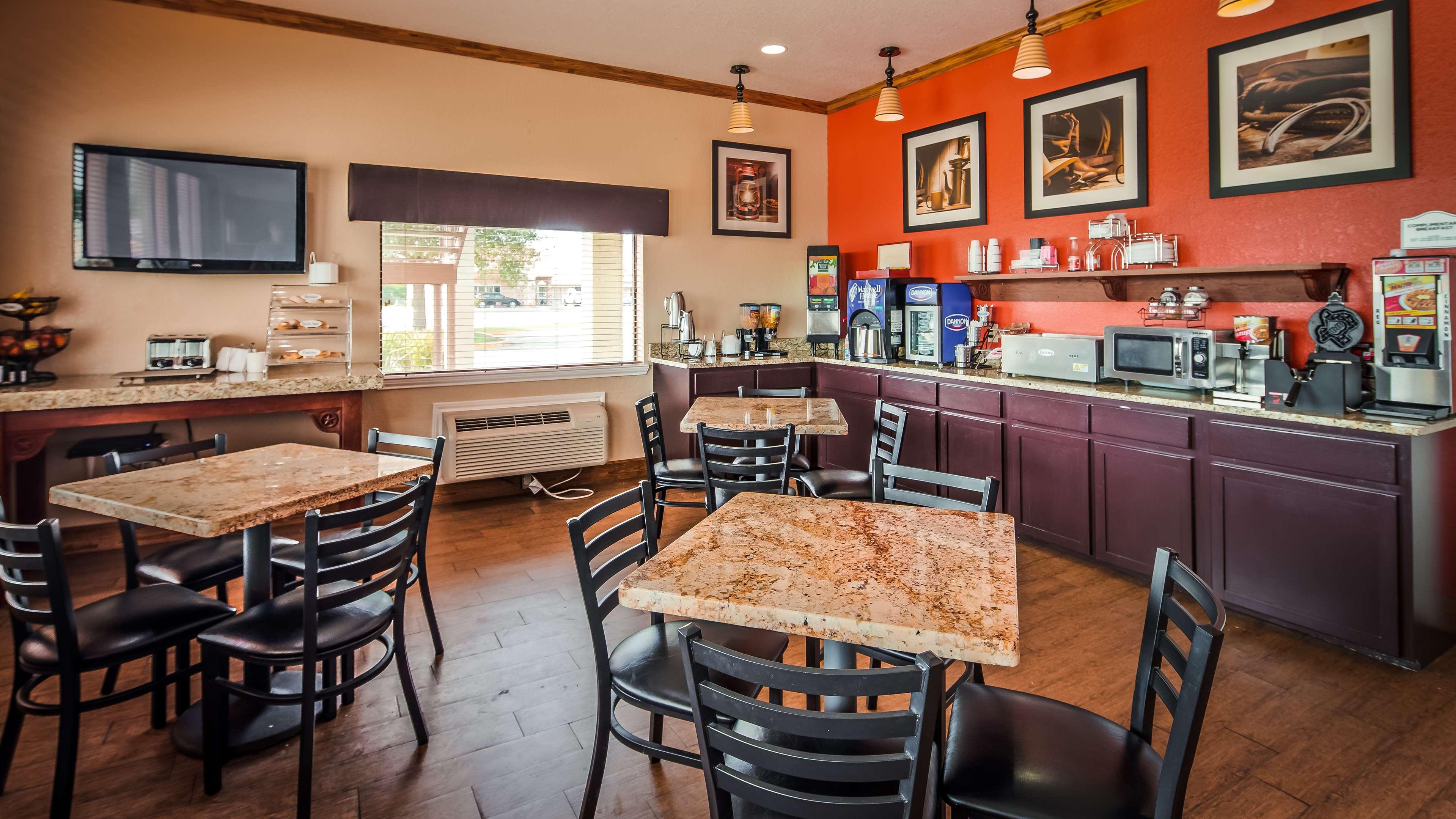 Surestay Hotel By Best Western Floresville Экстерьер фото