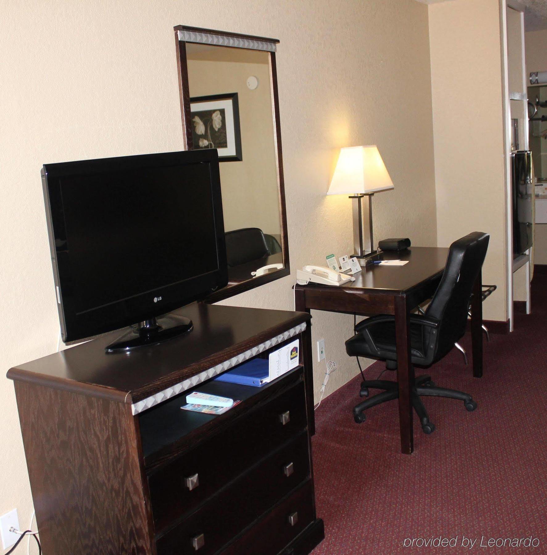 Surestay Hotel By Best Western Floresville Экстерьер фото