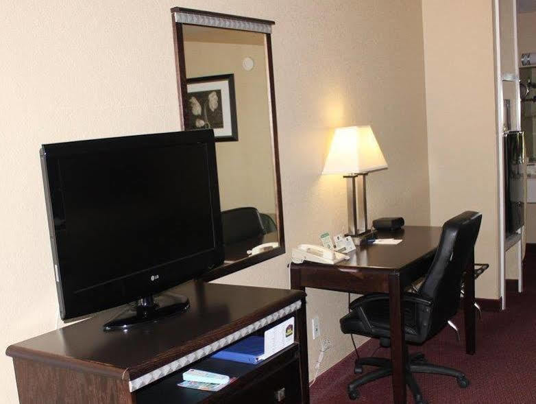Surestay Hotel By Best Western Floresville Экстерьер фото