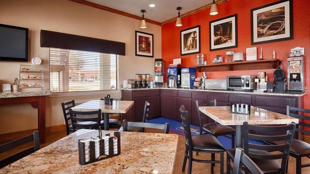 Surestay Hotel By Best Western Floresville Экстерьер фото