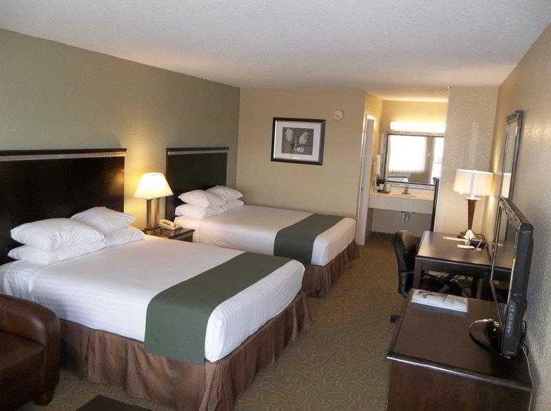 Surestay Hotel By Best Western Floresville Экстерьер фото